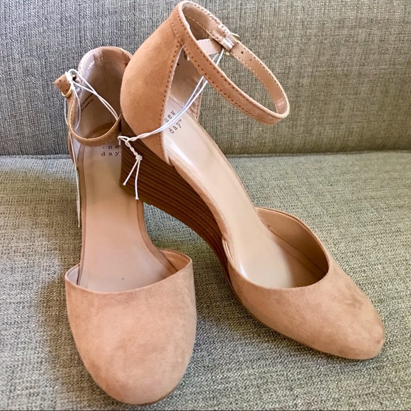 a new day Shoes - Tan Suede Faux Wood Wedges with Ankle Strap NWT